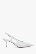 Seitliche Ansicht der weißen Slingback-Pumps mit 7 cm Stiletto-Absatz