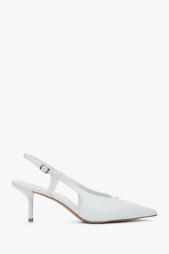 Seitliche Ansicht der weißen Slingback-Pumps mit 7 cm Stiletto-Absatz
