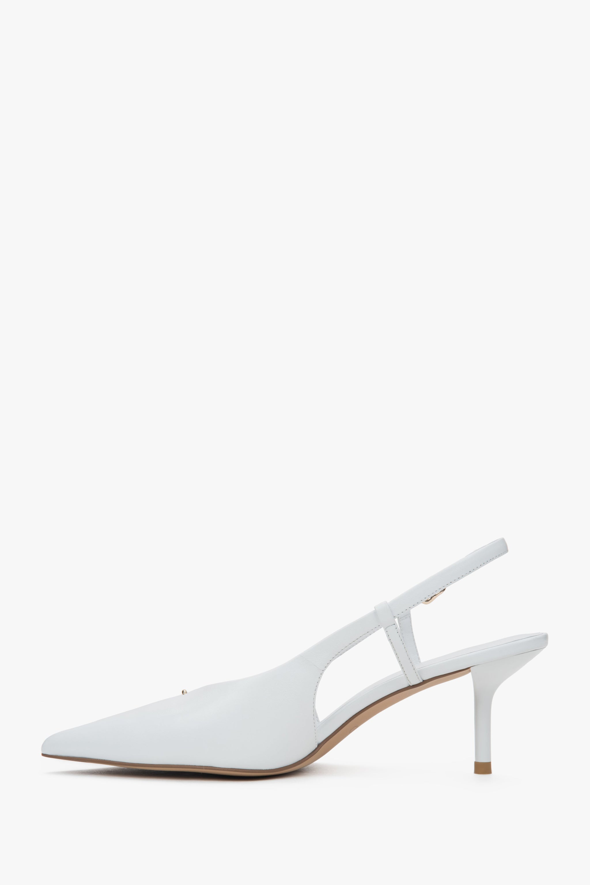 Linke Seitenansicht der weißen Slingback-Pumps für Damen