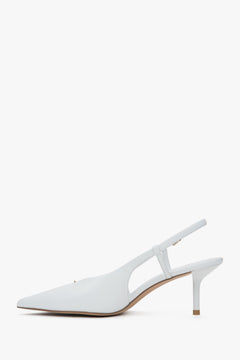 Linke Seitenansicht der weißen Slingback-Pumps für Damen