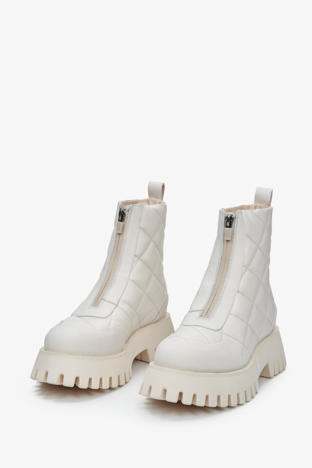 Hohe Damen-Winterstiefeletten in Weiß mit Reißverschluss aus Leder.
