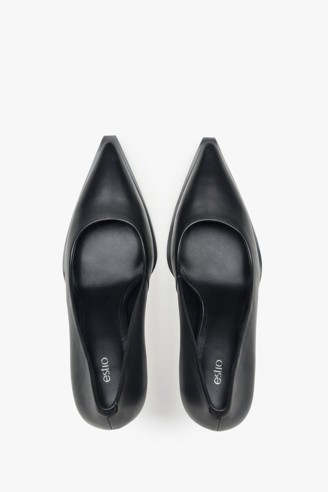 Schwarze Damenschuhe mit spitzer Kappe aus echtem Leder von Estro – Draufsicht des Modells.